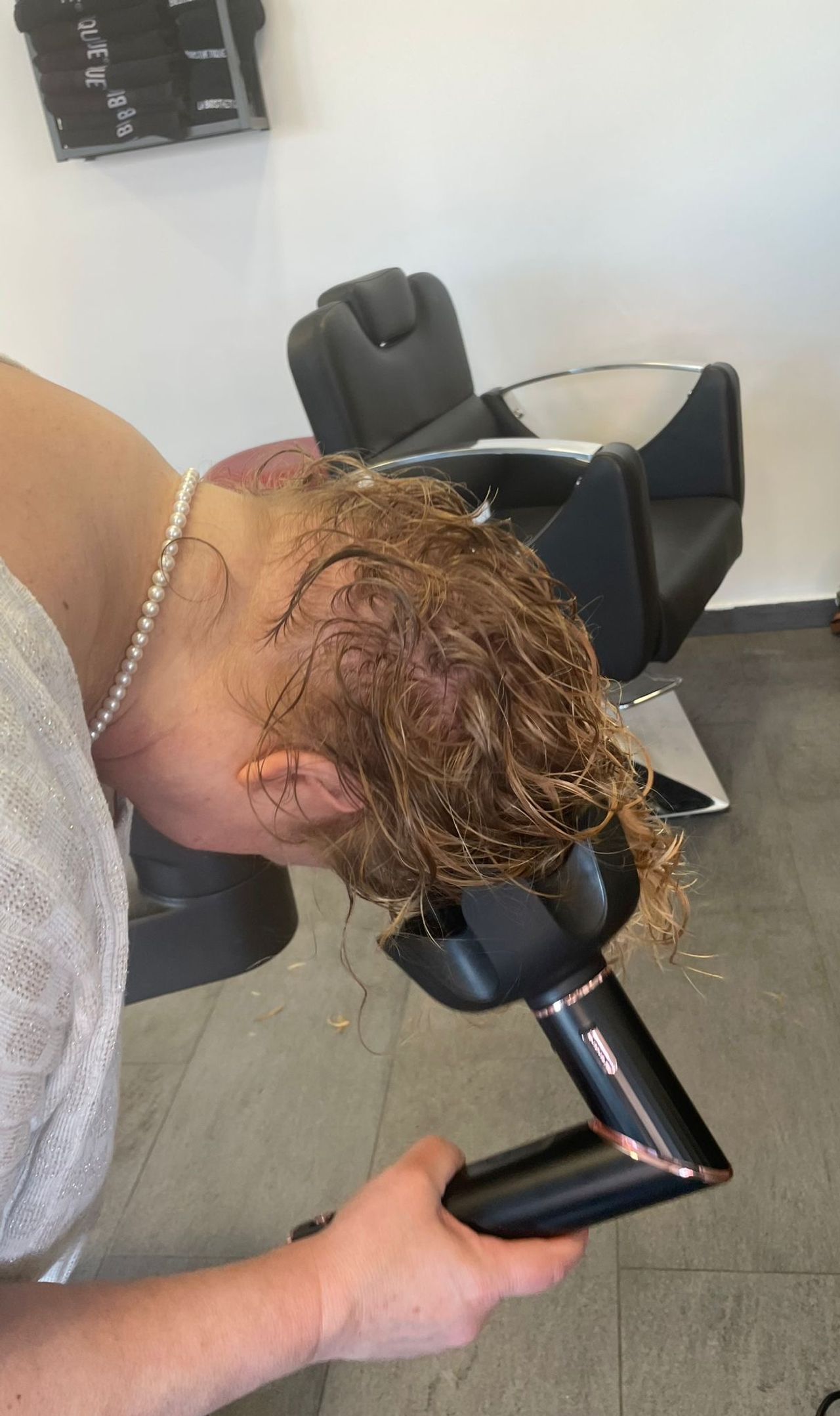 Kundin testet den Diffusor Aufsatz vom Shark Flex-Style