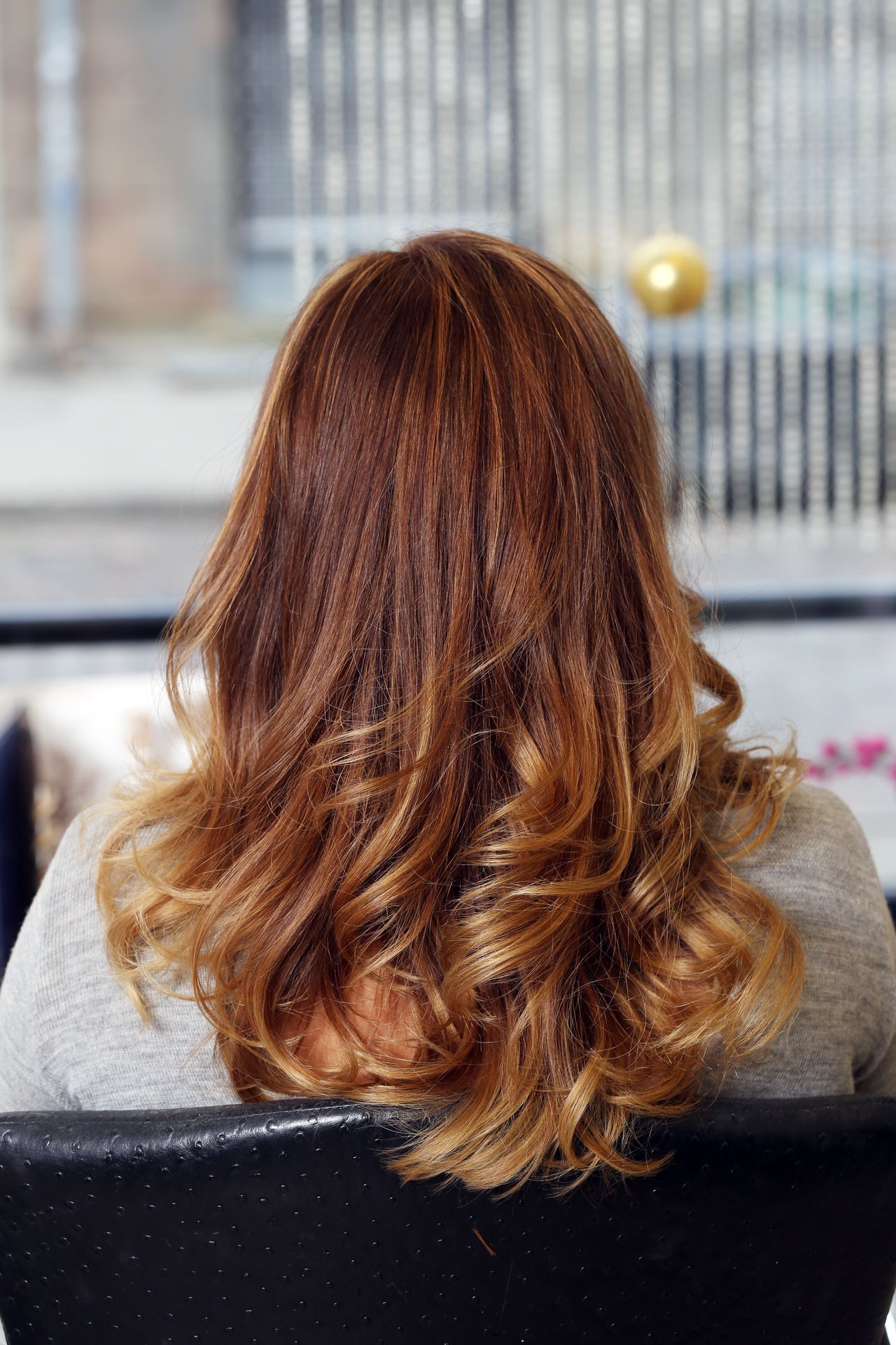 Color Melting in Kombination mit einer Balayage Color Melting in Kombination mit einer Balayage in warmen Tönen