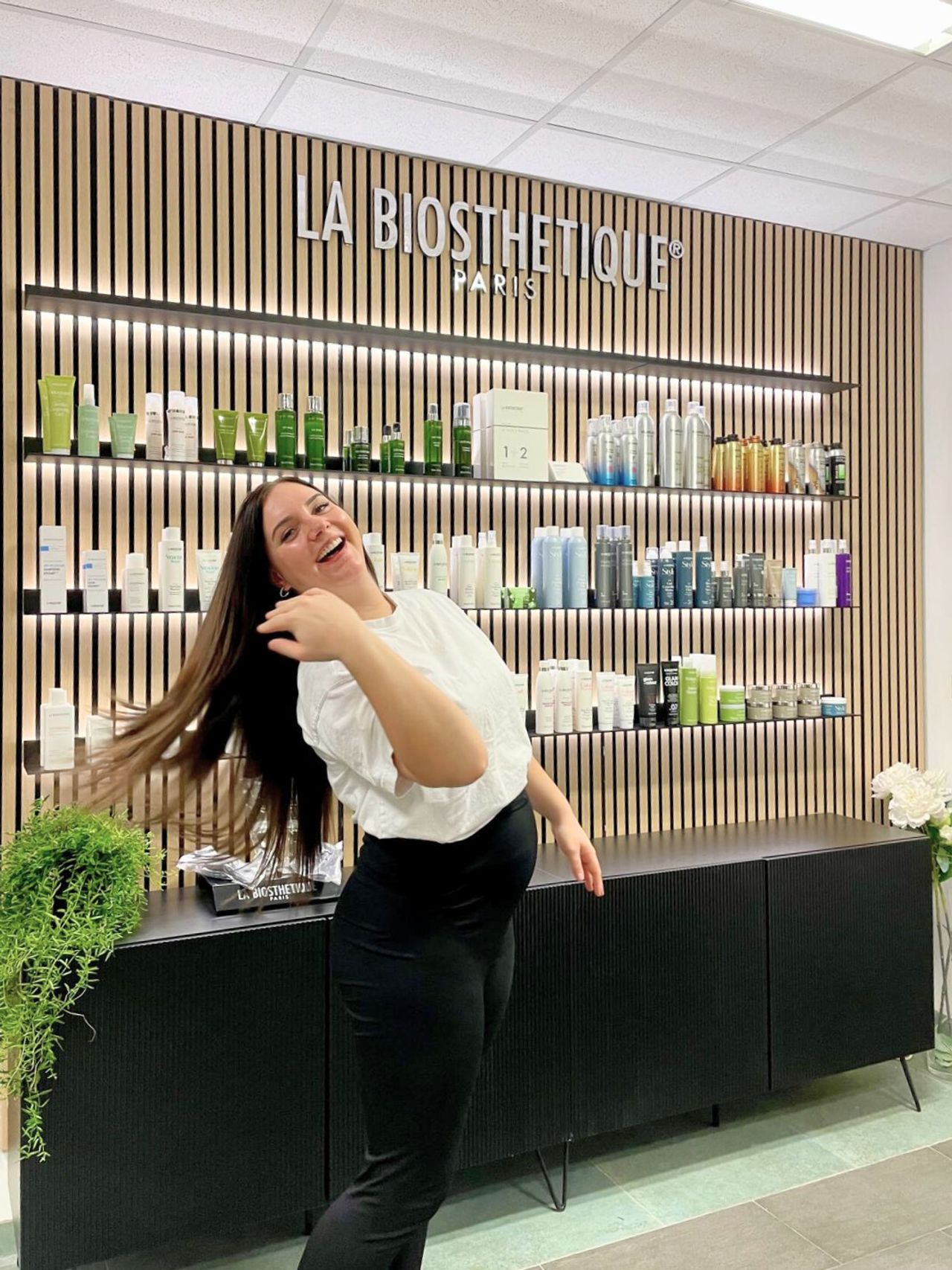 Haarverlängerung Kramer Hair Kundin Hat Extensions bekommen/ Haarverlängerung und freut sich sehr