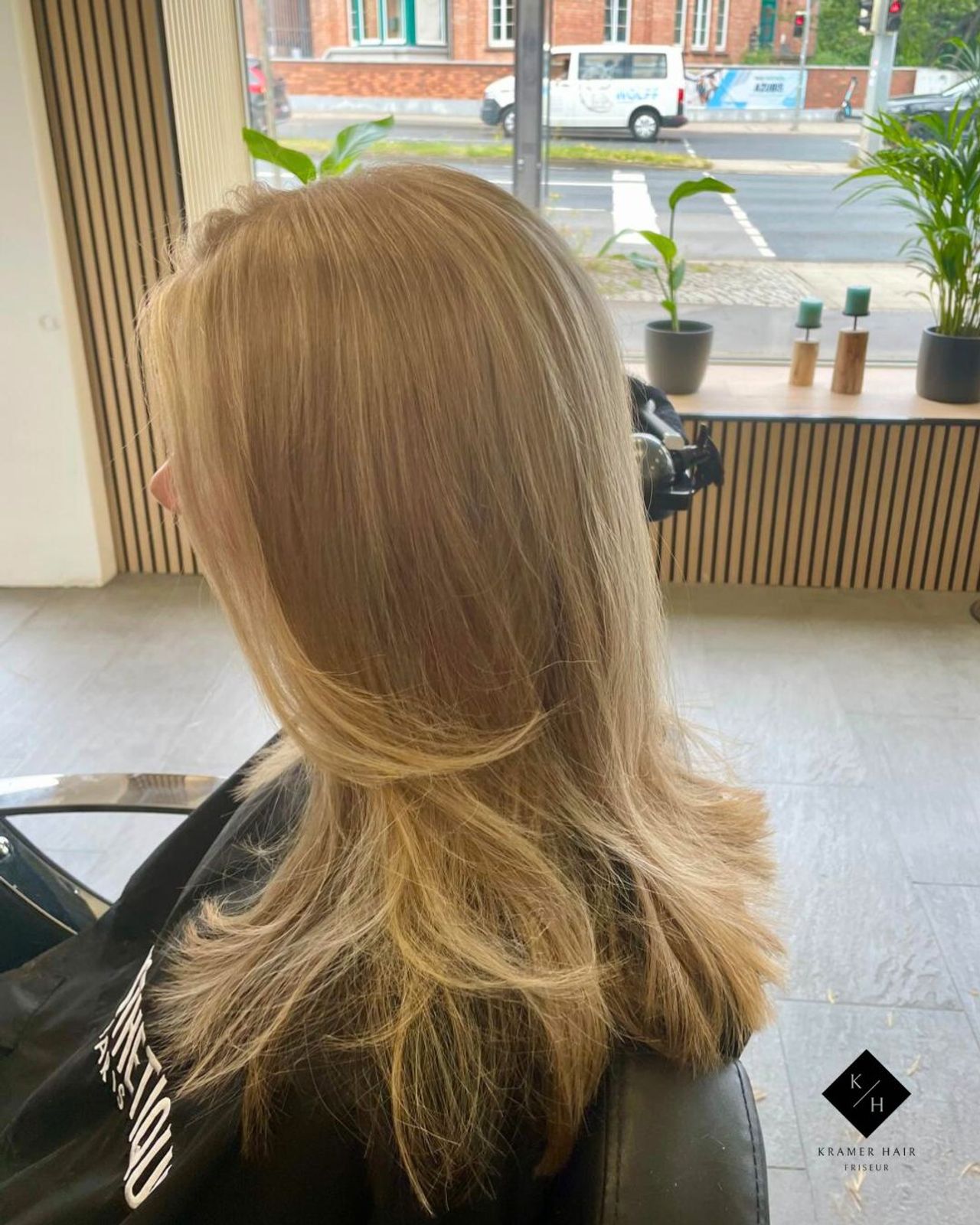 Damenhaarschnitt Kramer Hair Dame hat einen neuen Haarschnitt bekommen