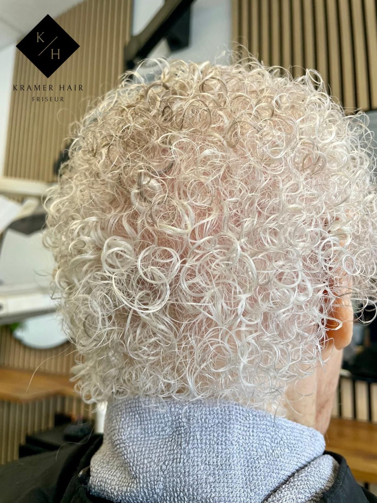 Dauerwelle ist fertig und abgewickelt. Im nassen Zustand 
