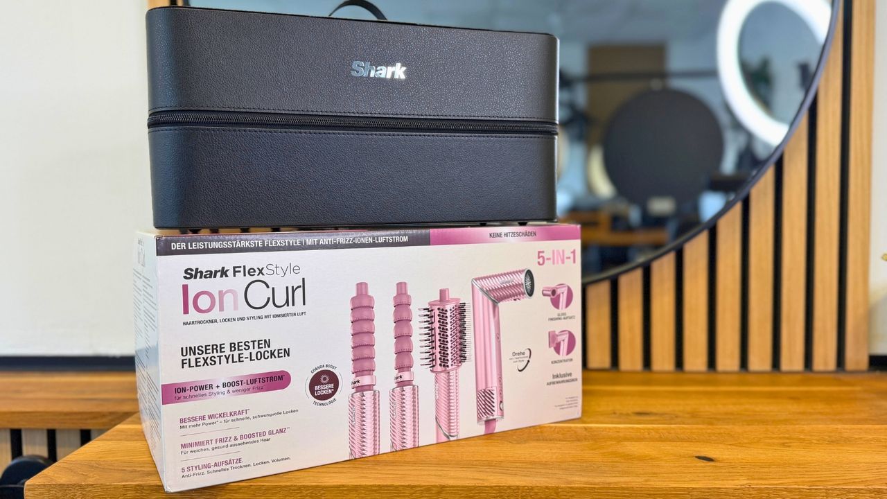 Shark FlexStyle IonCurl 5-in-1 mit Koffer Verpackung des Shark FlexStyle IonCurl 5-in-1 mit schwarzem Aufbewahrungskoffer