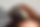 Friseur trägt Ansatzfarbe auf