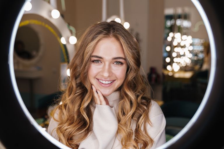 Frau mit Balayage