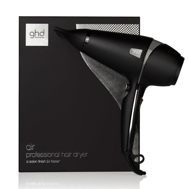 Der ghd Air Föhn inklusive seiner Verpackung.
